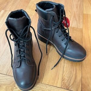 Maurice’s Brown Rue Adventure Boot NWT